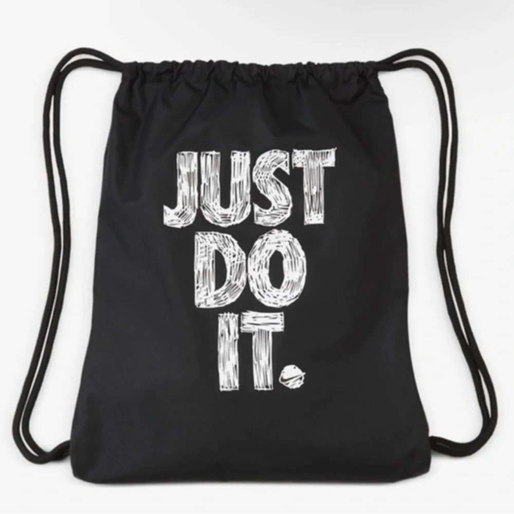 Nike Kids Sketch Graphic “Just Do It” Drawstring bag Gymsack Black CU4963-010